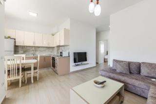 Lalzi Bay Family Retreat 2BR Apartment by PikHost - 8