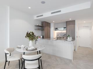 QW Riverside Luxe Apartments by Independent Host - 9