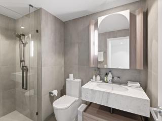 QW Riverside Luxe Apartments by Independent Host - 2