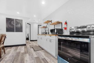 6BR Homes Perfect for Large Groups & Families Near Niagara Falls Attractions - 1