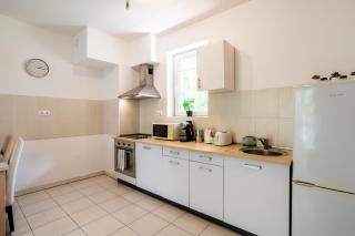 Prime Stay - Deluxe 2 Bedroom Family Apartment with Balcony - Parking Included - Budapest - 9