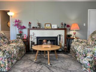Cozy home close to everything - 8