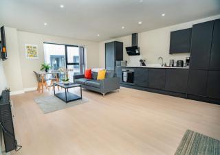 Modern 1BR Apt near Solihull & Central Birmingham - 4