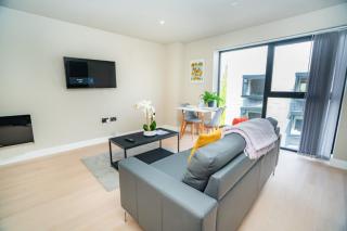 Modern 1BR Apt near Solihull & Central Birmingham - 1