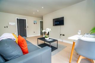 Modern 1BR Apt near Solihull & Central Birmingham - 3
