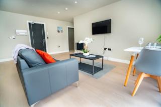 Modern 1BR Apt near Solihull & Central Birmingham - 4
