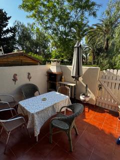 VILLA MARE - 2 beds with balcony, patio and pool and direct park access - 8