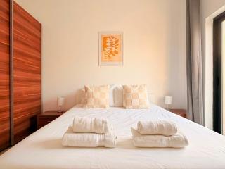 Modern Villa Escape - Close to Beaches & Dining - 5