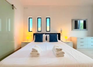 Modern Villa Escape - Close to Beaches & Dining - 3
