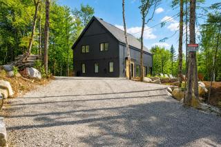 Snoheim - Luxury Chalet with Hot Tub & Four-Season Pool - 9