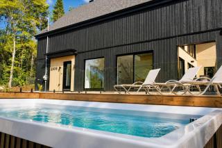 Snoheim - Luxury Chalet with Hot Tub & Four-Season Pool - 8