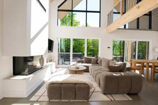 Snoheim - Luxury Chalet with Hot Tub & Four-Season Pool - 5