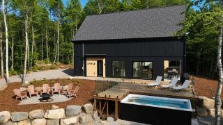 Snoheim - Luxury Chalet with Hot Tub & Four-Season Pool - 0