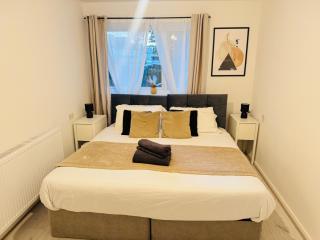 2 Bed in SW19 with Free Wifi and Parking - 9