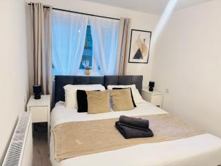 2 Bed in SW19 with Free Wifi and Parking - 7