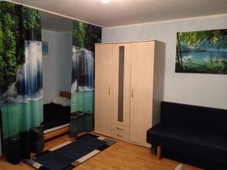 nice flat, 5 min to train, 15 min to city center - 0