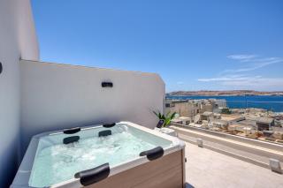 New - Stylish 2BR penthouse with Terrace, Seaview & private Jacuzzi by SF Homes 11 - 9