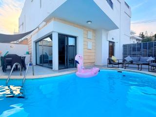 Private Pool Escape - Stylish Island Villa - 0