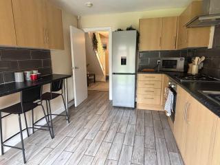 Spacious 5-Bedroom in central Birmingham, Garden & Parking - 8