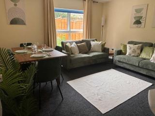 Spacious 5-Bedroom in central Birmingham, Garden & Parking - 3