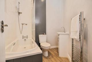 Studio Flat in Central Darlington, Free Parking - 7