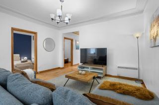 Majestic 4BR – Stay in the Heart of MTL - 1