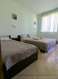Sunny Hills 2 bdr apartment - 3