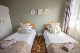 Paarl Crystal Family Home - 1