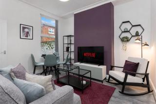 Saxony House - Sleeps 8 - 4BR - Parking - 9