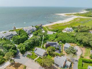 Close to private beach with ocean views - 9