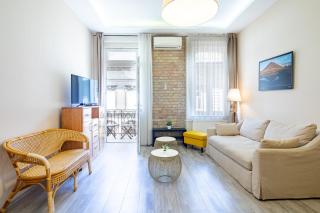 Central - Spacious - Balcony - 4