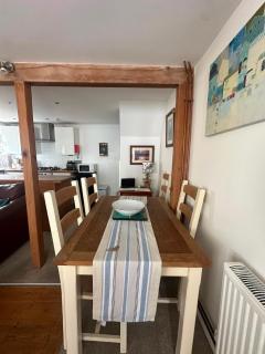 DEAN COTTAGE -- A Beautifully Presented 17TH CENTURY TRADITIONAL FISHERMAN'S COTTAGE -- In The Heart Of Old St Ives - 20m FROM THE HARBOUR FRONT -- Ideal For Couples Or A Family of 4 -- Close To The Train Station and Parking - 4