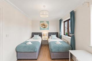 Corris House I Excellent Location I Driveway Parking I Self-Check-In I Smart TVs I Fast Wifi I By Yoko Property - 6