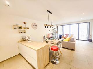 Central 1BR Apartment w terrace&parking spaces - 2