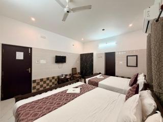 LuXus Resort & Swimming Pool - 2