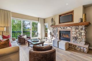 Walk to Beaver Creek Village - 2BR Condo with Chairlift Views, Pool & Hot Tub - 9