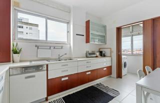Spacious 3 Bedroom Apartment in Lisbon - 3