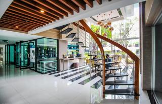 Studio Lounge Pool & Gym Near BTS Punawitti - 3