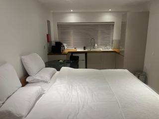Modern Cosy Private Studio with Free Parking - 0