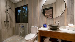 Luxurious, modern suite in the rainforest with ocean views and 3 resort pools - 5