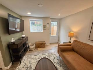 Modern 2BR Retreat w Heated Floors-Gazebo - 2