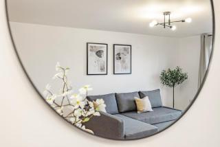Stylish 2 Bed 2 Bath Apartment with Balcony & Parking - 0