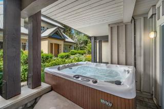 2BR Lagoons with Private Hot tub in Village Location including Parking - 8