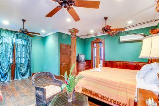 Colonial Suite @ Mahogany Hall - 1