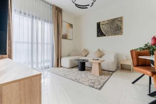 Modern 1BR Near Metro with Pool Gym & Balcony - 6