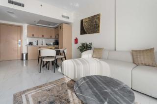Stylish 1BR with Pool Gym & Metro Access - 6