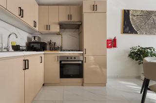 Stylish 1BR with Pool Gym & Metro Access - 1