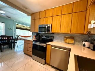 Sunny Palm Breeze Home - 5