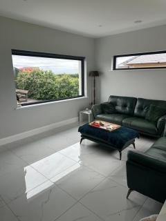 Luxury King Suite and Family room Binghamstown - 8