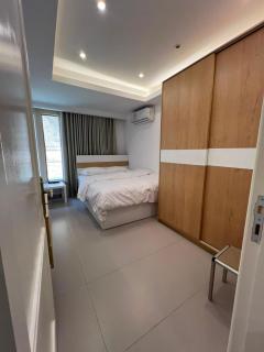 cozy three bedroom apartment with fountain and garden view - 7